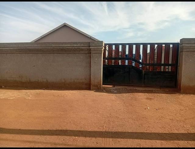 2 BEDROOM PROPERTY TO RENT IN LUFHERENG